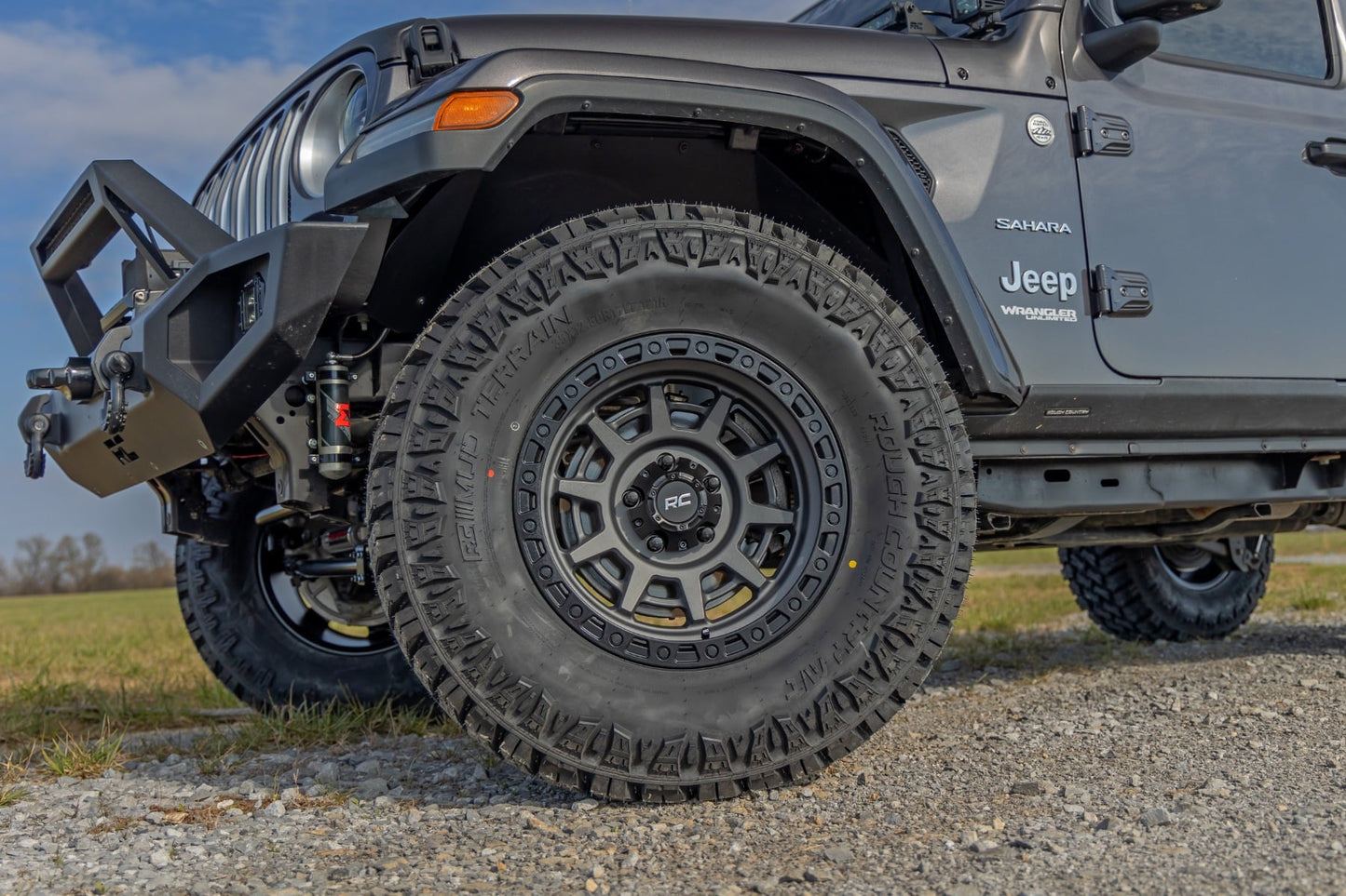 Rough Country 85 Series Wheel | Simulated Beadlock | Gunmetal Gray/Black | 17x9 | 5x5 | -12mm