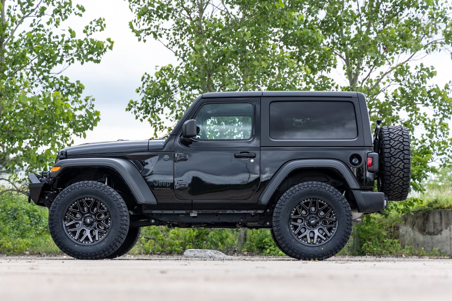Rough Country 95 Series Wheel | Machined One-Piece | Gloss Black | 20x10 | 5x5 | -19mm