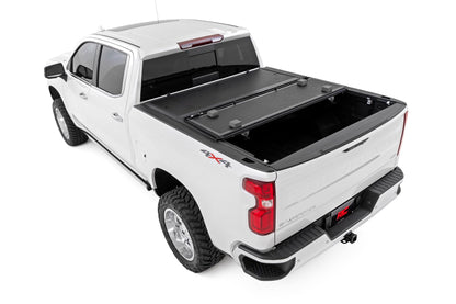 Hard Low Profile Bed Cover | 6'7" Bed | Chevy/GMC Sierra 1500 (19-26)/Silverado 1500 (19-26)