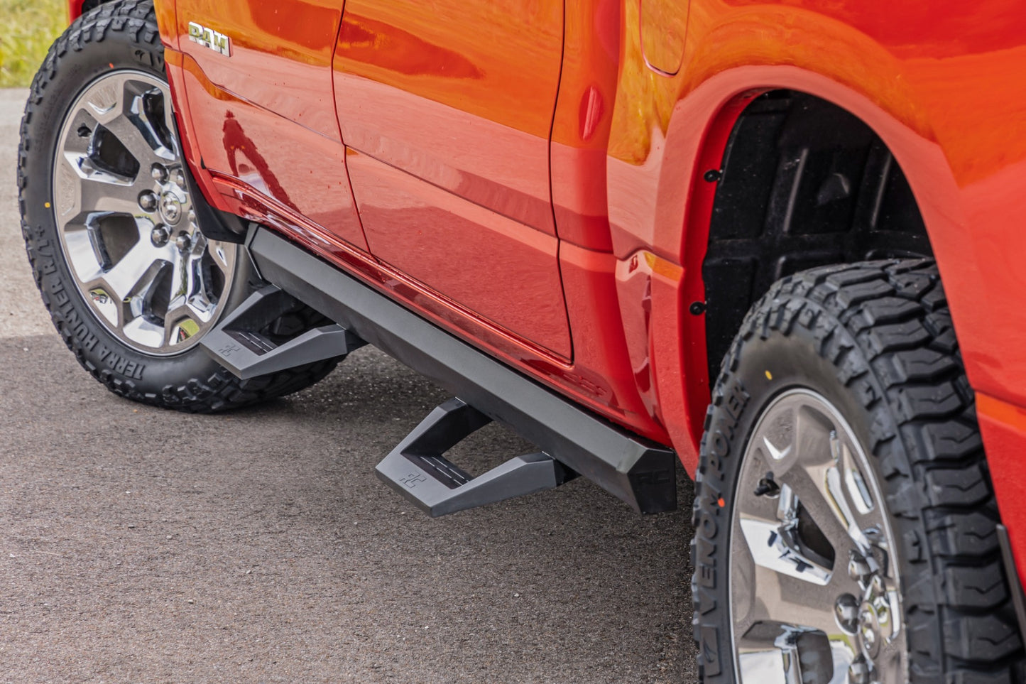 SRX2 Adj Aluminum Step | Crew Cab | Ram 1500 (19-26)/1500 TRX (21-24)