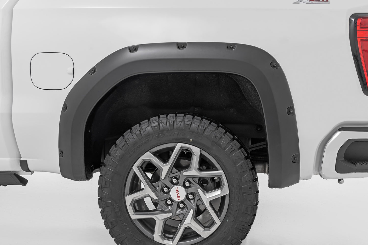 Pocket Fender Flares | GAZ Summit White | GMC Sierra 1500 2WD/4WD (2019-2026)