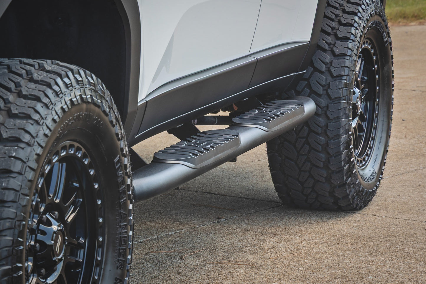 Oval Nerf Steps | Black | Toyota Land Cruiser 4WD (2024-2026)