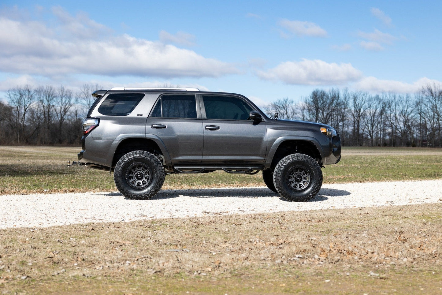 Rough Country 85 Series Wheel | Simulated Beadlock | Gunmetal Gray/Black | 17x9 | 6x5.5 |+25mm