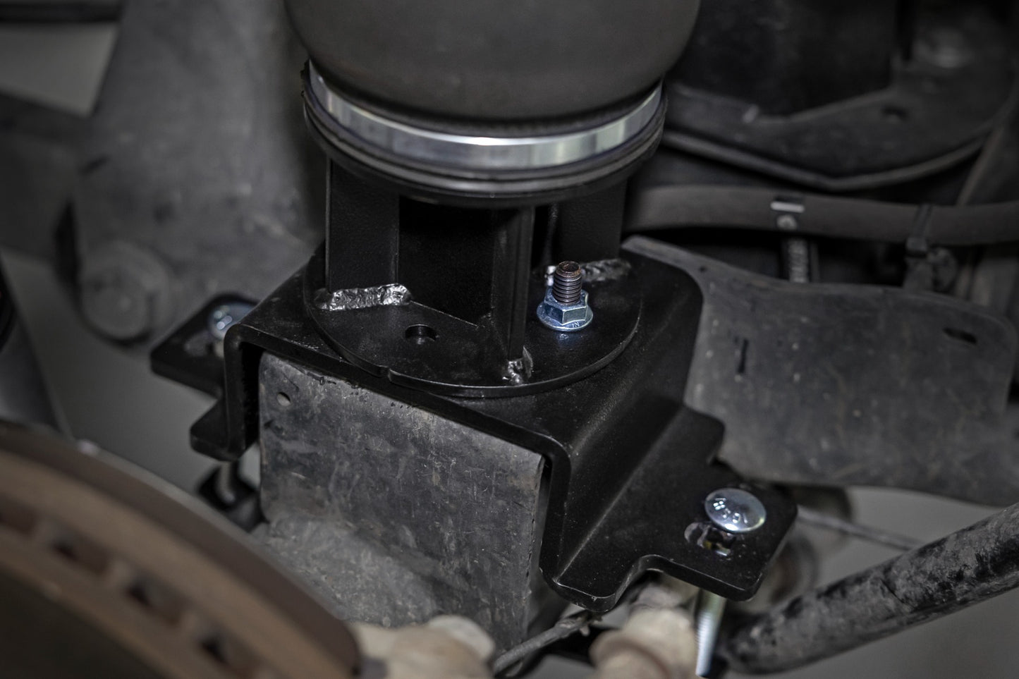 Air Spring Kit w/compressor | Ram 2500 2WD (2014-2026)
