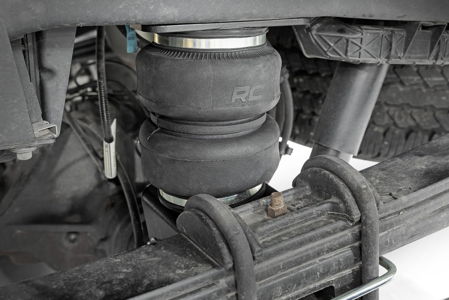 Air Spring Kit w/compressor | Wireless Controller | Ford F-250/F-350 Super Duty (17-26)
